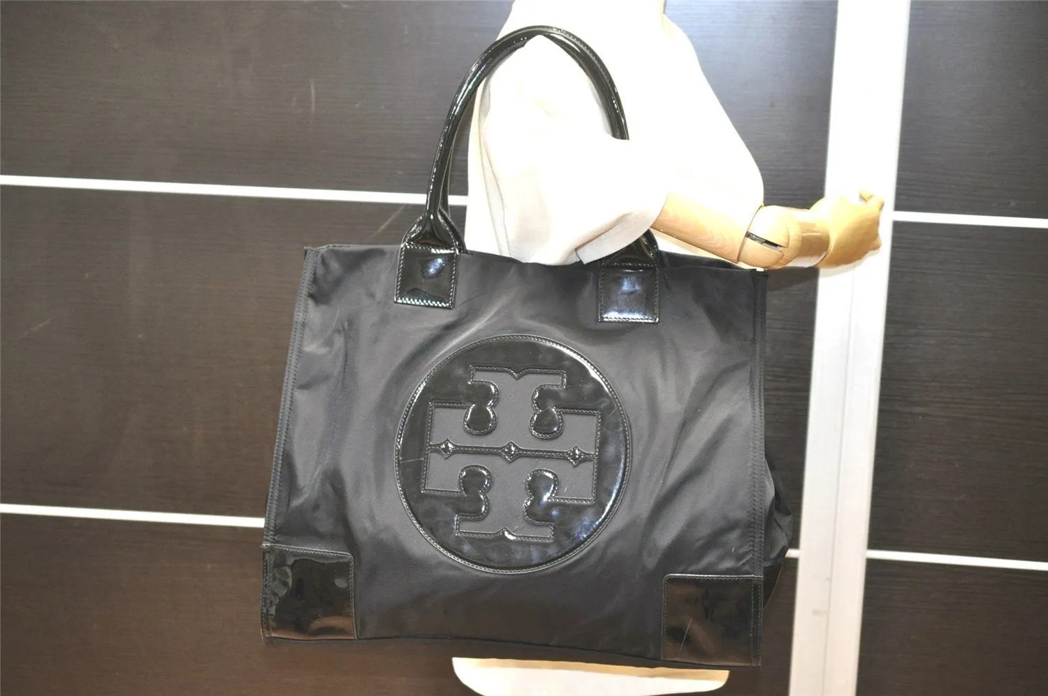 Authentic TORY BURCH Vintage Ella Nylon Enamel Shoulder Tote Bag Black 5926K