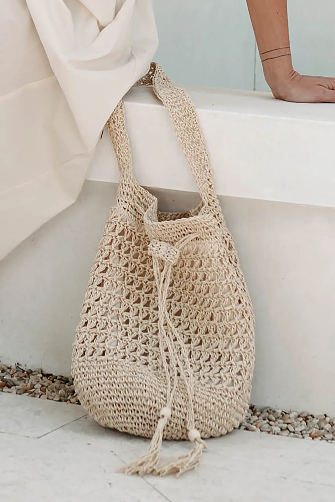 Beach Therapy Braided Straw Bucket Bag (Ivory)