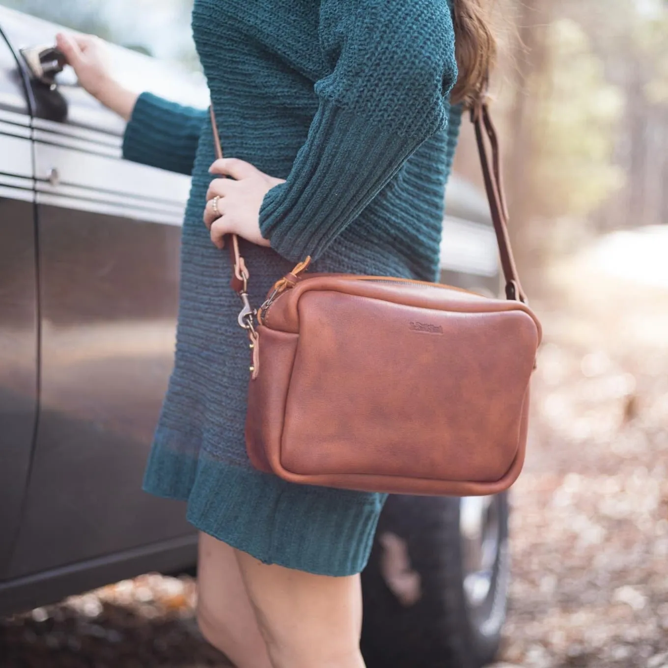SARAH LEATHER CROSSBODY - MEDIUM - HONEY