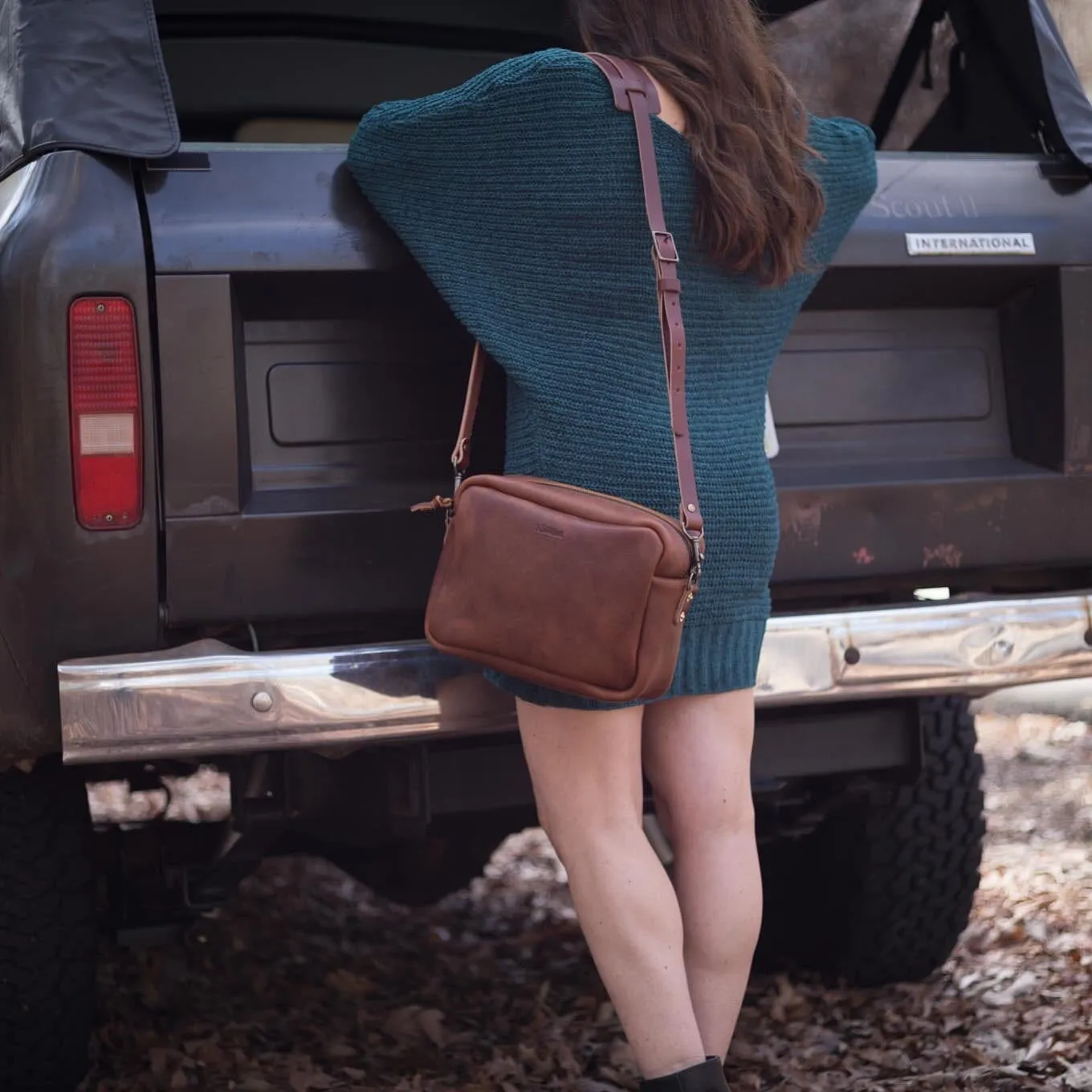 SARAH LEATHER CROSSBODY - MEDIUM - HONEY