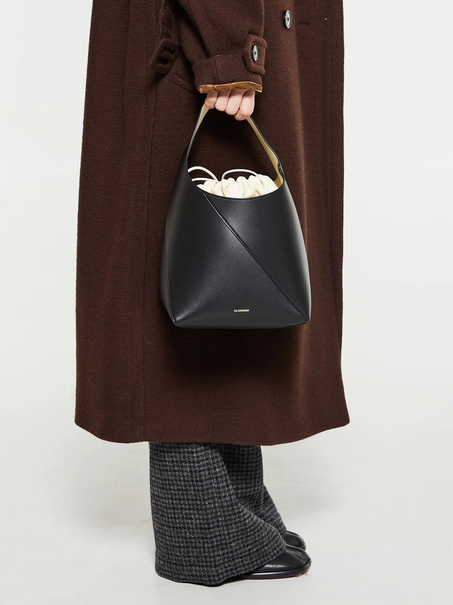 Vertigo Bucket Bag in Black