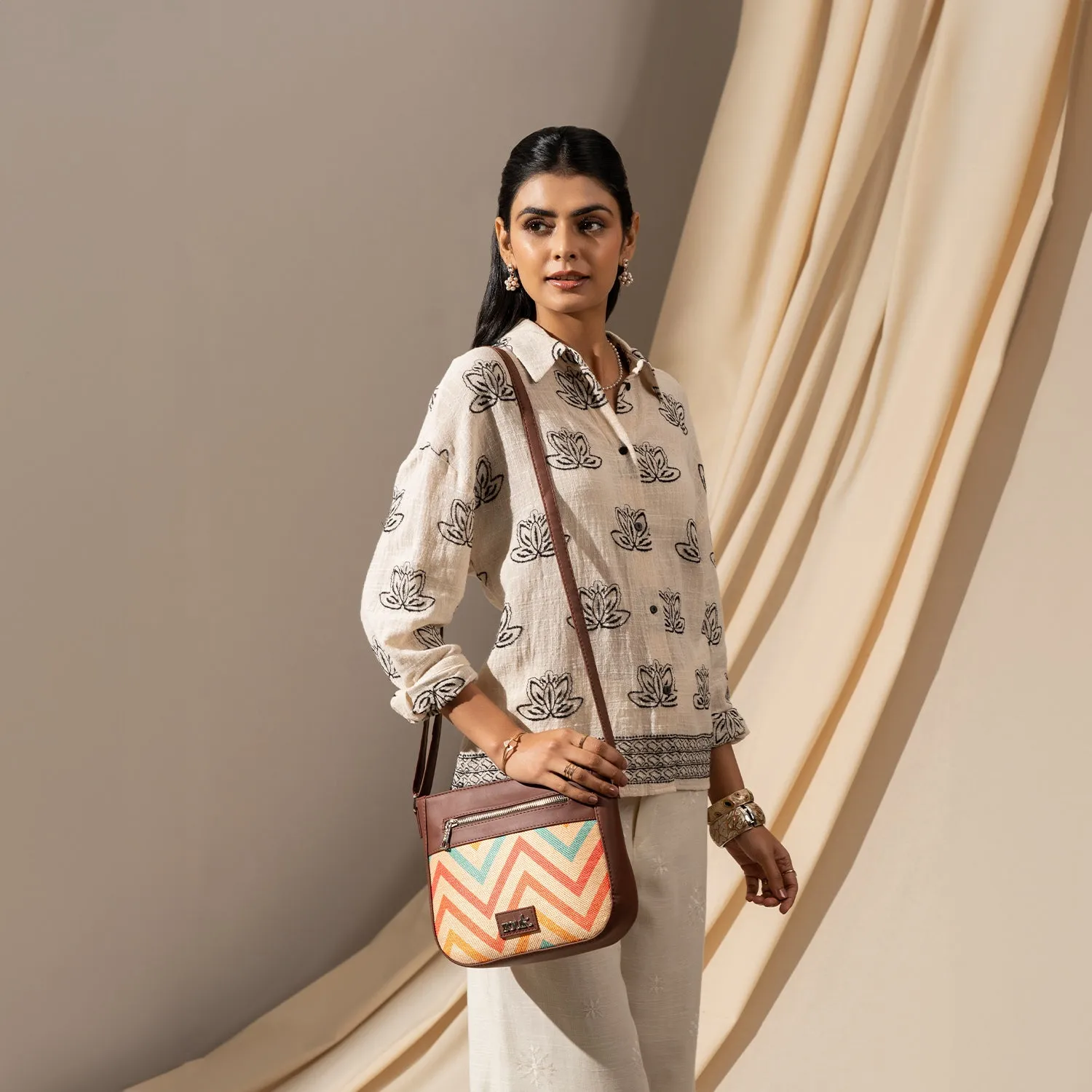 WavBeach U-Shaped Sling Bag